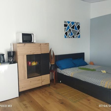 Bungalow Bleu L'Etang-Sale Екстер'єр фото